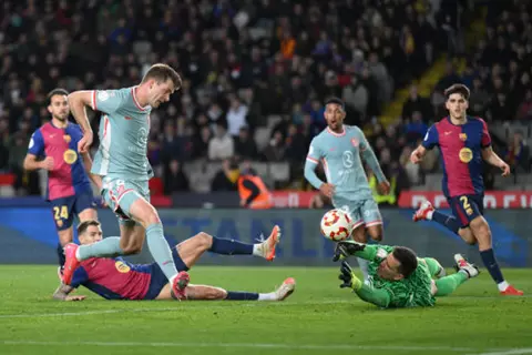 بعد التعادل في موقعة الذهاب.. موعد مباراة إياب نصف نهائي كأس ملك إسبانيا بين أتلتيكو وبرشلونة